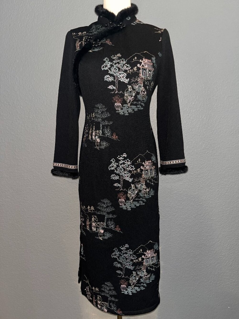 TRADITIONAL CHINESE CHEONGSAM QIPAO DRESS - STRETCH KNIT FUR LINING AND TRIM - L